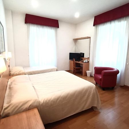 Hotel L'Isola Santa Marinella Buitenkant foto