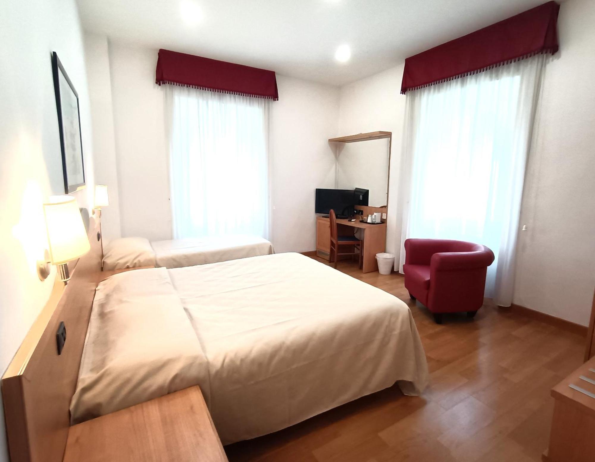 Hotel L'Isola Santa Marinella Buitenkant foto
