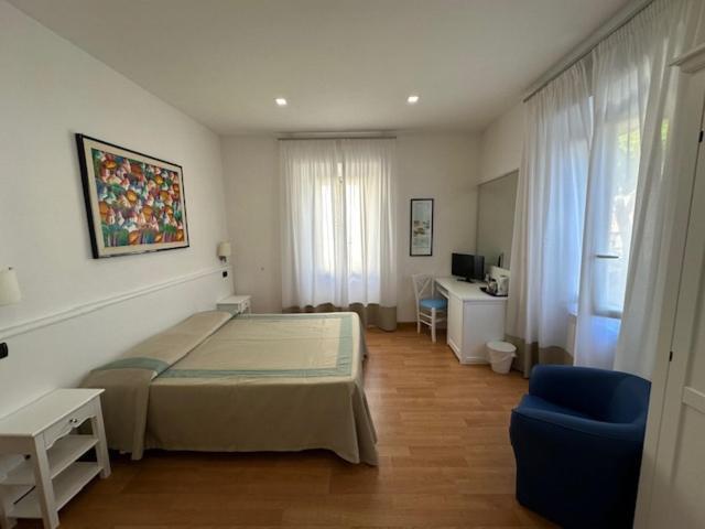 Hotel L'Isola Santa Marinella Buitenkant foto