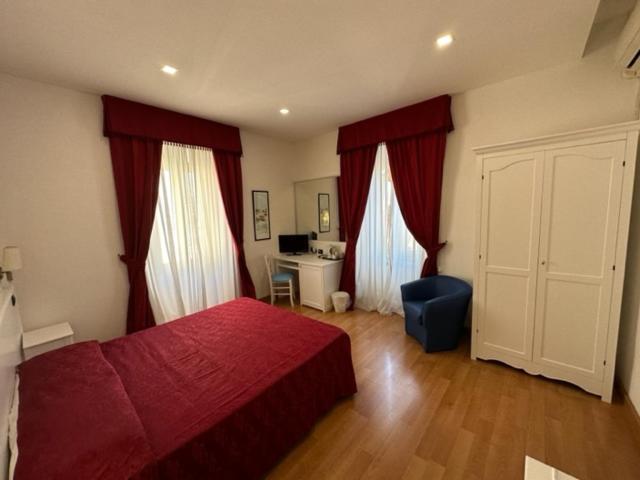 Hotel L'Isola Santa Marinella Buitenkant foto