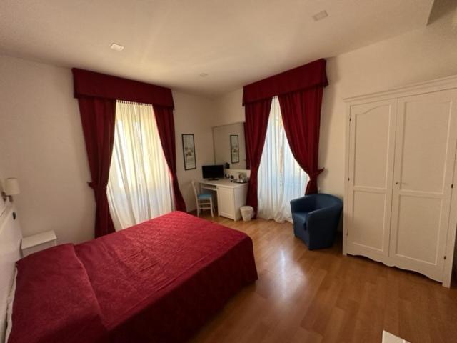 Hotel L'Isola Santa Marinella Buitenkant foto