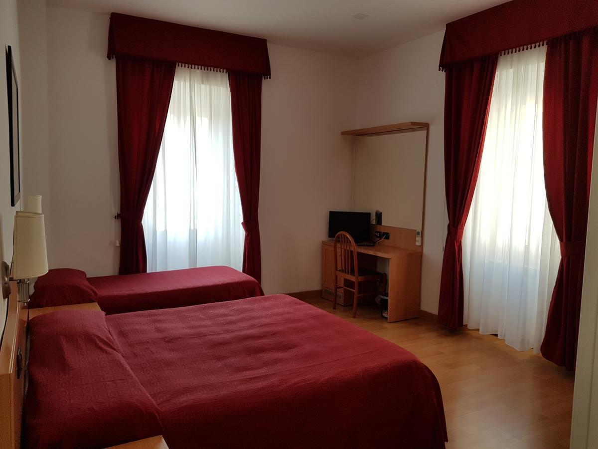 Hotel L'Isola Santa Marinella Buitenkant foto