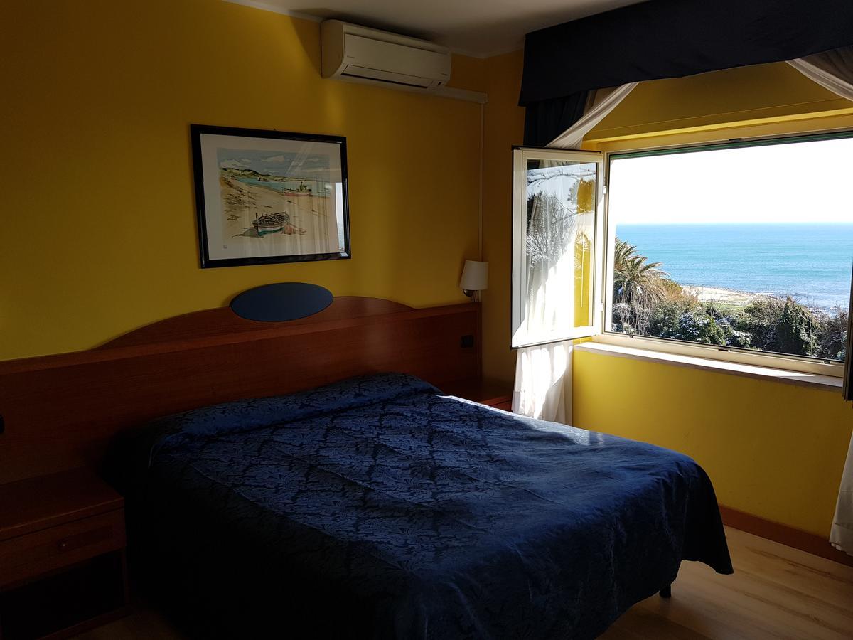 Hotel L'Isola Santa Marinella Buitenkant foto